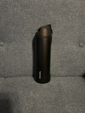 Owala FreeSip 24 oz Bottle - Dark, Very Dark
